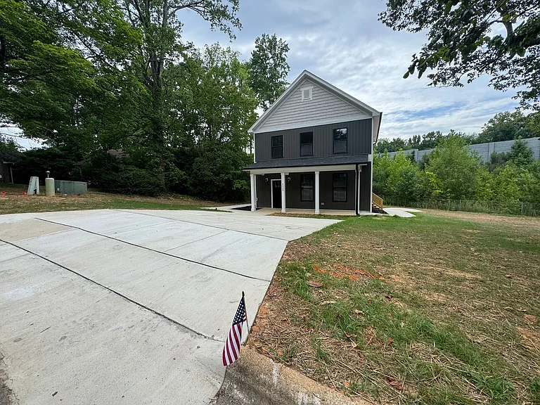 3530 Charing Cross Rd — Photo 33