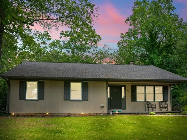 324 Woodland Dr, Seneca, SC 29678