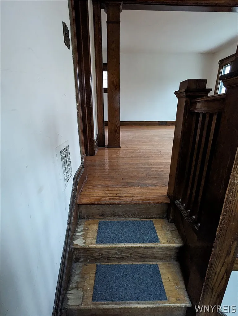 3 bed, 1.0 bath, 2934 sqft, $1,300 — Photo 3