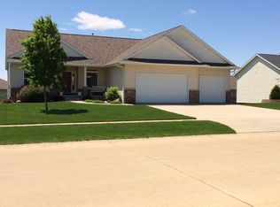 6218 Hoover Trail Rd SW, Cedar Rapids, IA 52404
