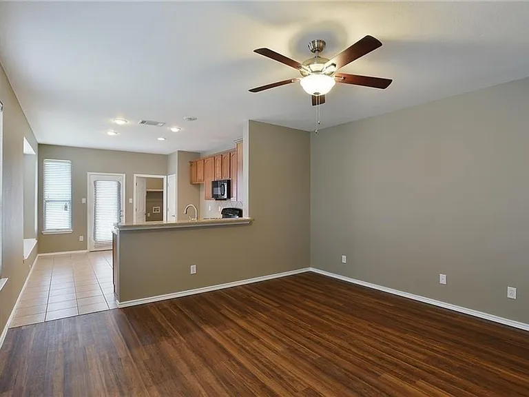 9109 Nathaniel Dr — Photo 14