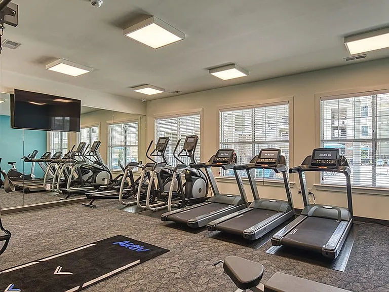 Sapphire at Centerpointe — Photo 23