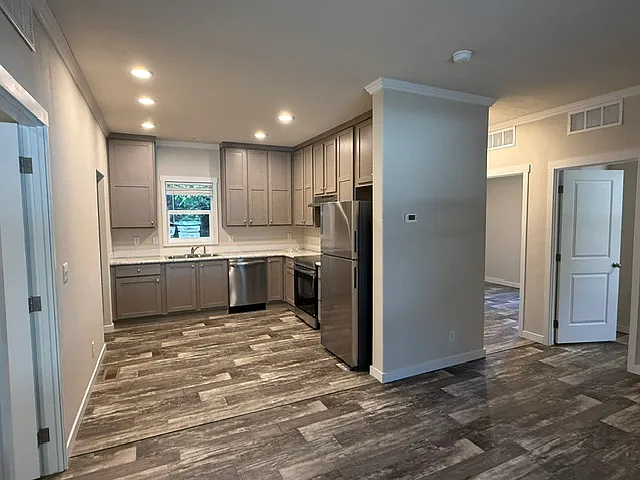 403 NW Commerce St — Photo 3