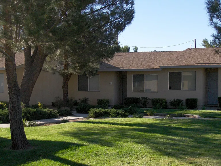 14762 Sequoia St — Photo 3