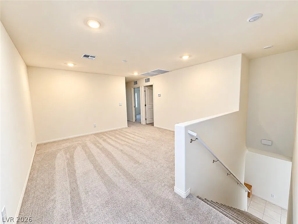 5 bed, 4.0 bath, 2475 sqft, $2,602 — Photo 4