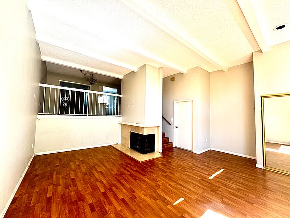 4th image of 3994 La Jolla Village Dr