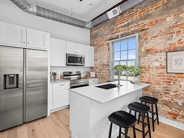 901 King St #201 — Photo 4