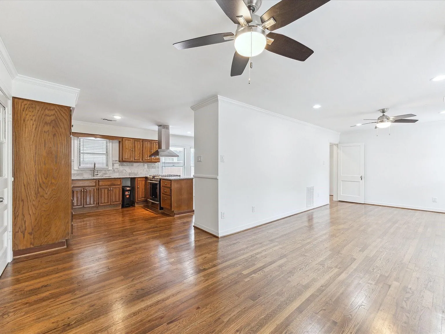 4 bed, 3.0 bath, 1820 sqft, $4,500 — Photo 4