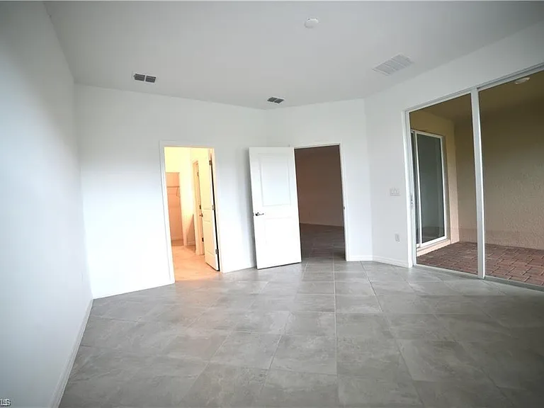 2665 Vine Ave — Photo 7