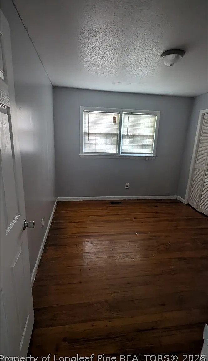 3 bed, 1.5 bath, 1002 sqft, $1,300 — Photo 3