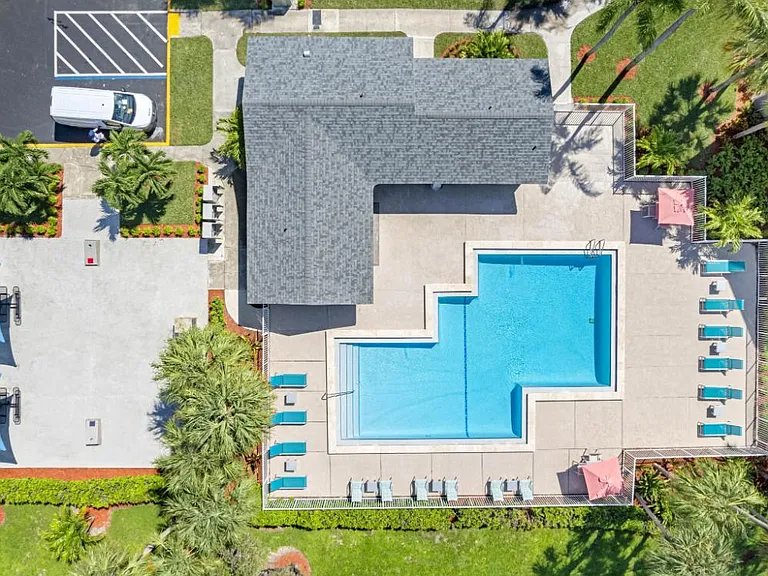 The Lauderdale at Hampton Pines — Photo 9