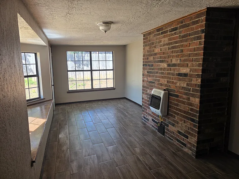 914 Northgate Ave — Photo 3