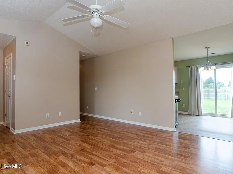 2716 Valor Dr — Photo 5