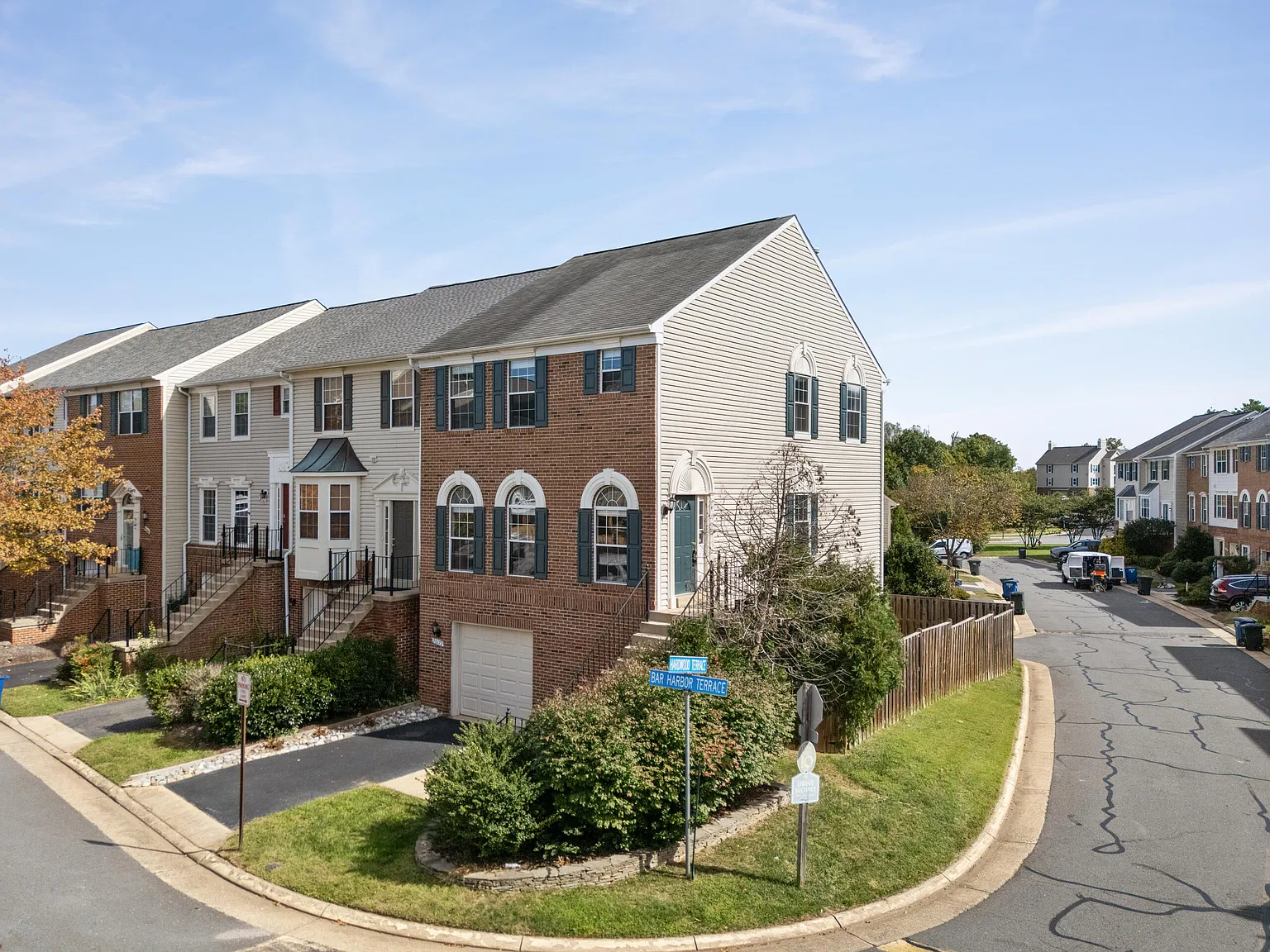 3 bed, 2.5 bath, 2124 sqft, $2,995 — Photo 3
