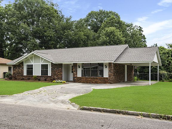 2nd image of 1014 Pinehurst Dr