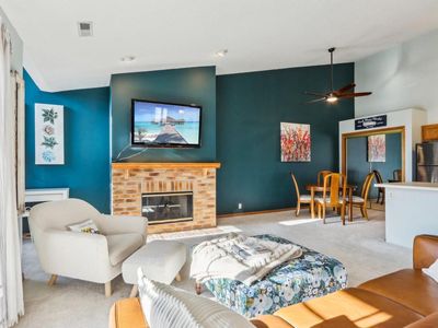 1083 Quinlan DRIVE #G, Pewaukee, WI, 53072