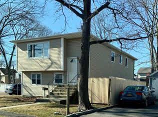 120 Penataquit Ave, Bay Shore, NY 11706