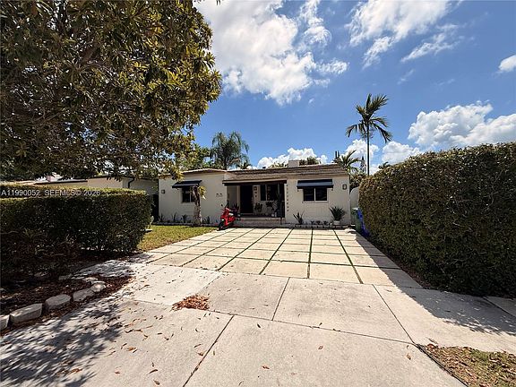 4th image of 2260 SW 25th St