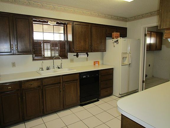 4th image of 101 Hillside St