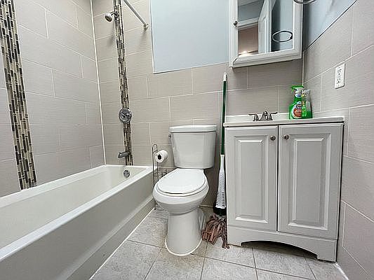 5th image of 400 Chauncey St #2X