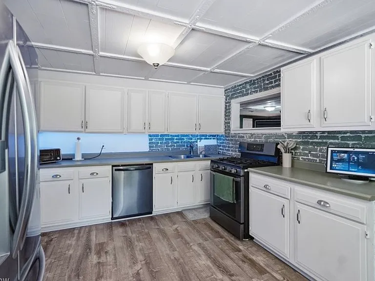 1758 Westwood Dr — Photo 4