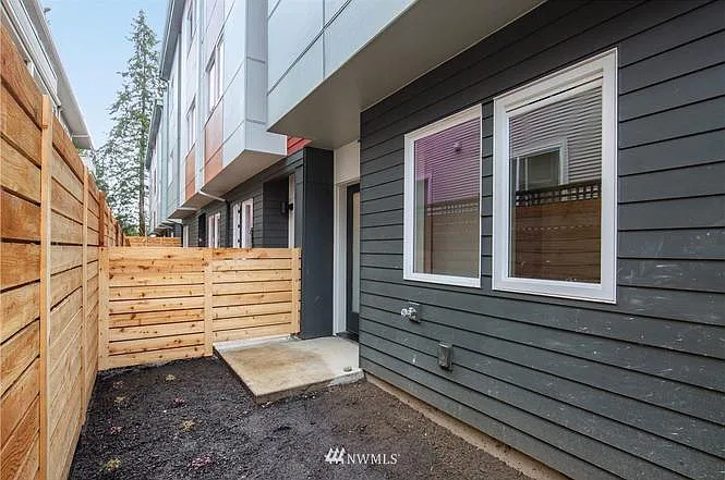 4 bed, 2.5 bath, 1625 sqft, $3,300 — Photo 2