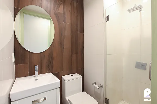 Rented by REZI | media 32