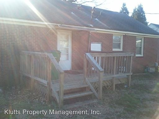2nd image of 932 Clanton Rd