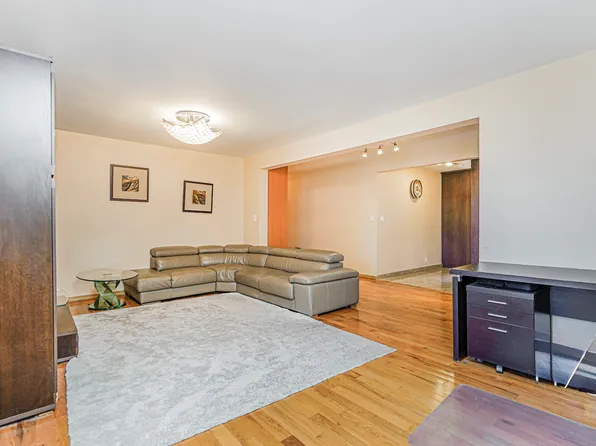 2546 East 13th Street image 8 of 29