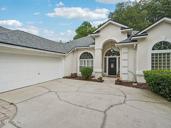 5th image of 1867 WILLESDON Drive E