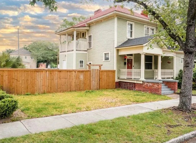 544 E Waldburg St — Photo 2