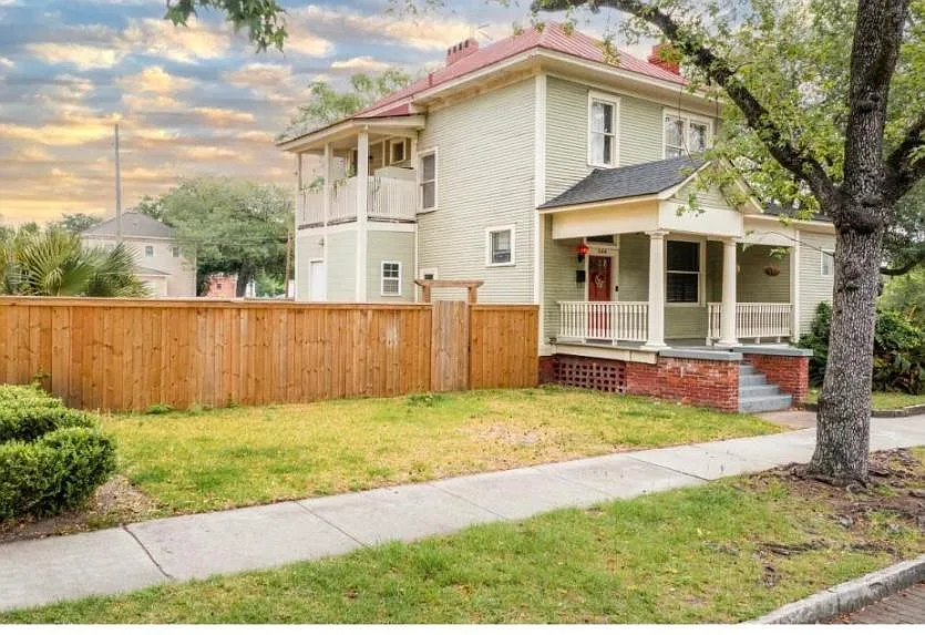 Building Photo - 544 E Waldburg St