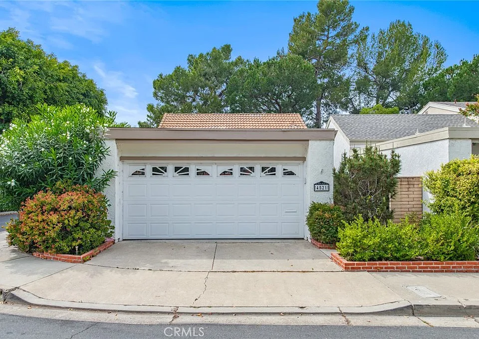4521 Green Tree Ln
