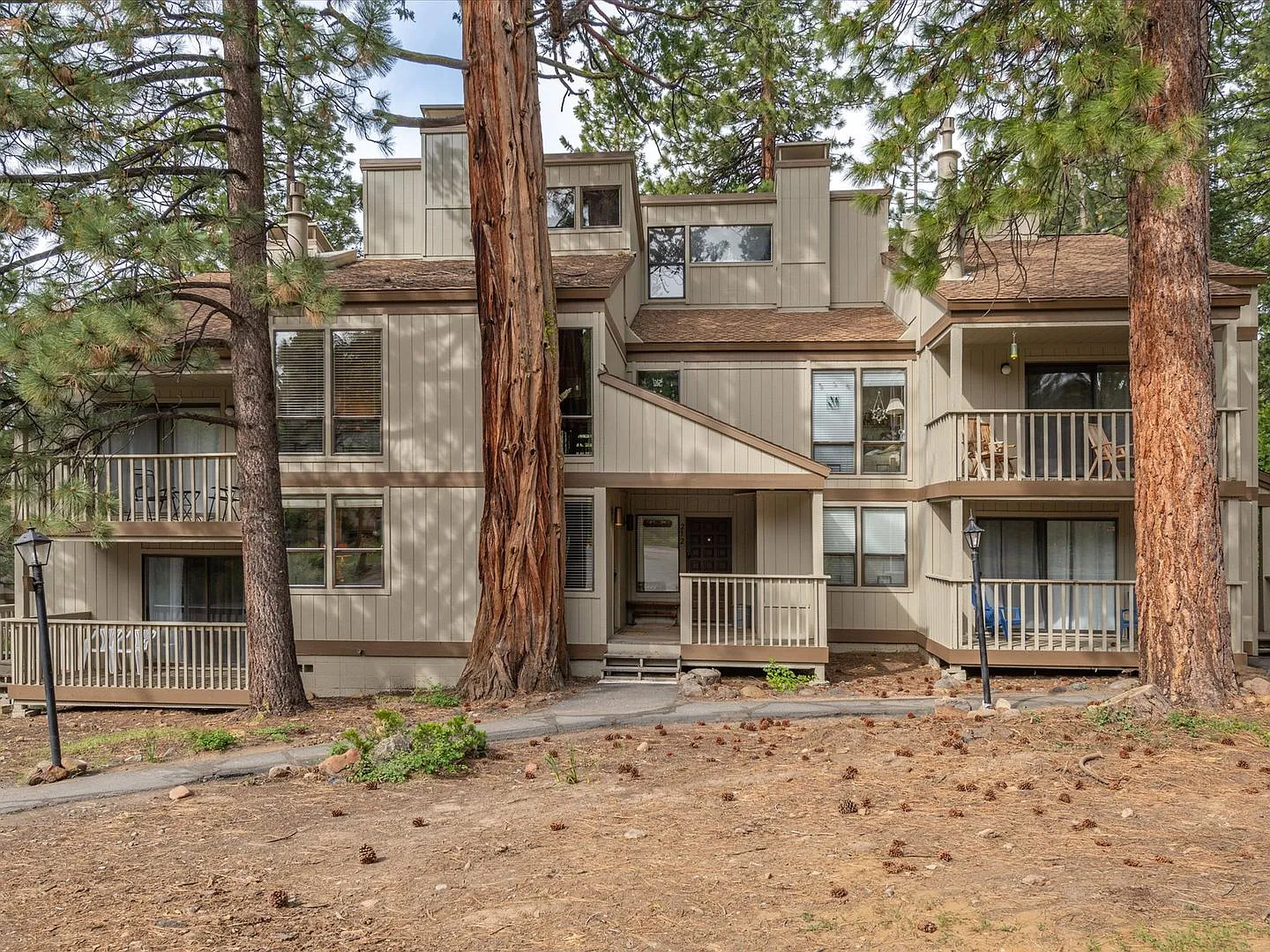 Ski Lease: Townhome W/Fireplace, 2 Decks & Easy Access To Northstar — Photo 2
