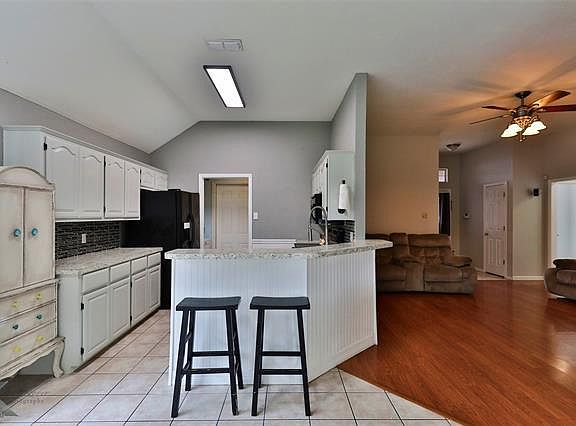 4th image of 4025 Karen Dr