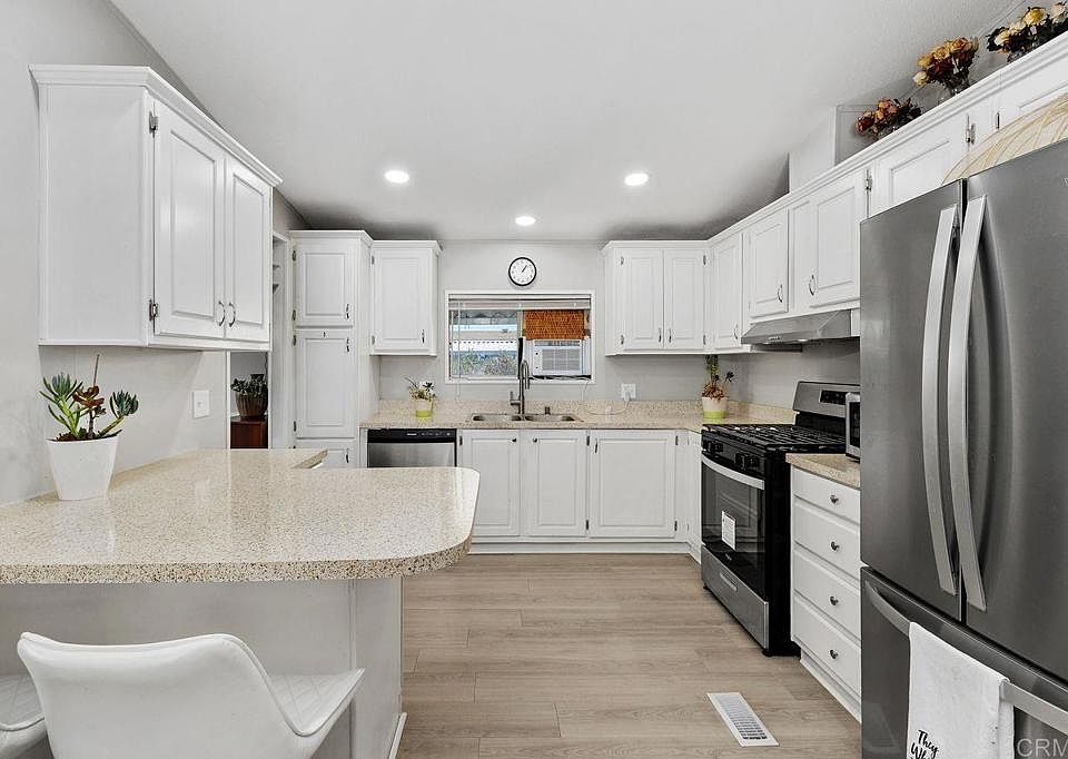 1st image of 530 W Devonshire Ave Space 84