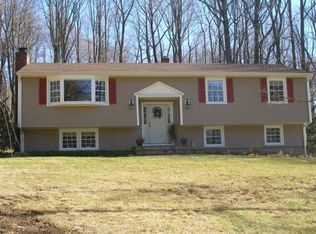 17 Maplewood Dr, Monroe, CT 06468