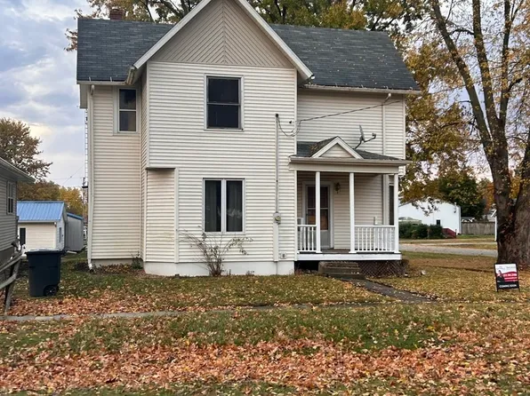 126 S High St, Elliott, IL 60933