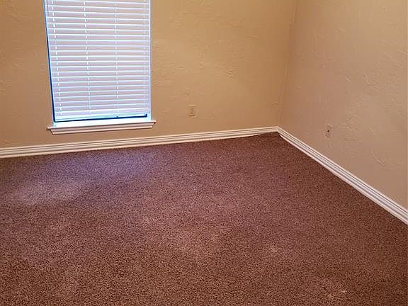 2nd image of 403 Creekside Dr