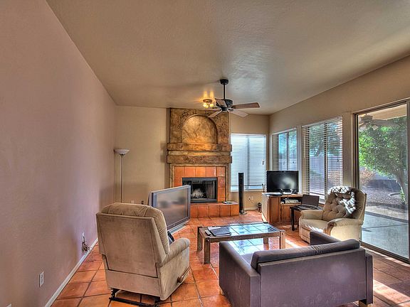 Living Room with Fireplave