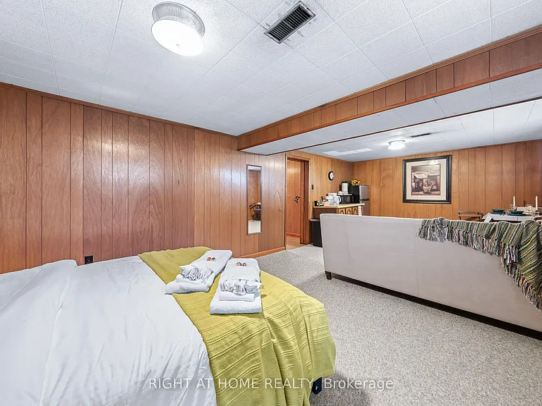 98 Yorkview Dr — Photo 17
