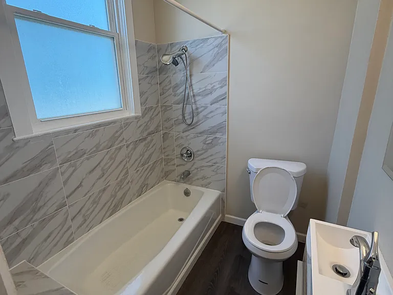 1040 Howard St #7 — Photo 10