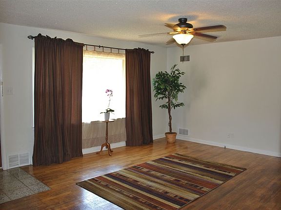 2nd image of 1305 Crescent Dr