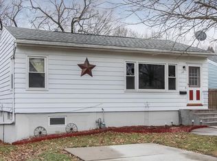 153 40th St NE, Cedar Rapids, IA 52402