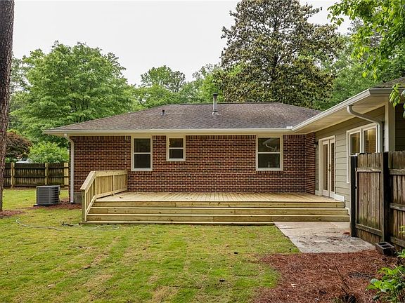 3rd image of 2366 Harrington Dr