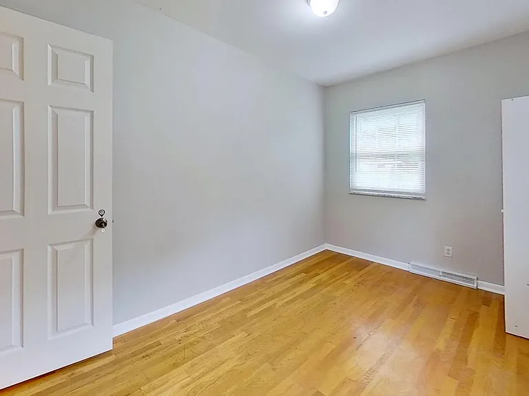 8027 N Richardt Ave — Photo 12