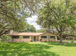 107 S Hickory Ln, Columbus, TX 78934