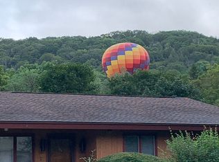 18 Willow Ln, Pittsfield, MA 01201