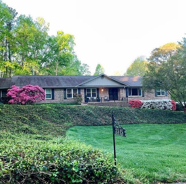1st image of 3515 Windsor Cir NE