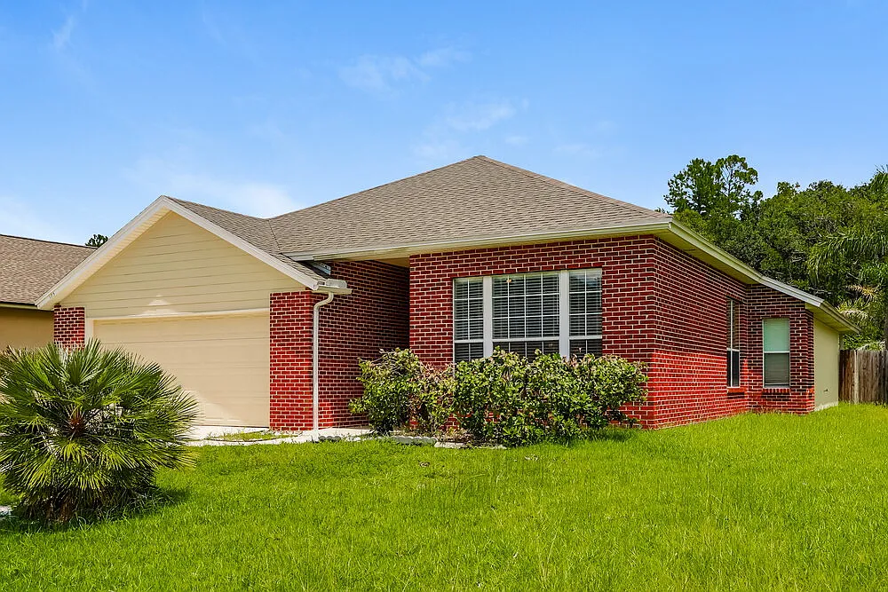 3 bed, 2.0 bath, 1824 sqft, $2,060 — Photo 3